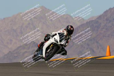 media/Oct-03-2022-Moto Forza (Mon) [[5f077a3730]]/Intermediate Group/Session 4 (Turn 9)/